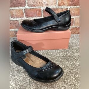 Earth Origins Angelica womens black Mary Jane Flats size 9.5
